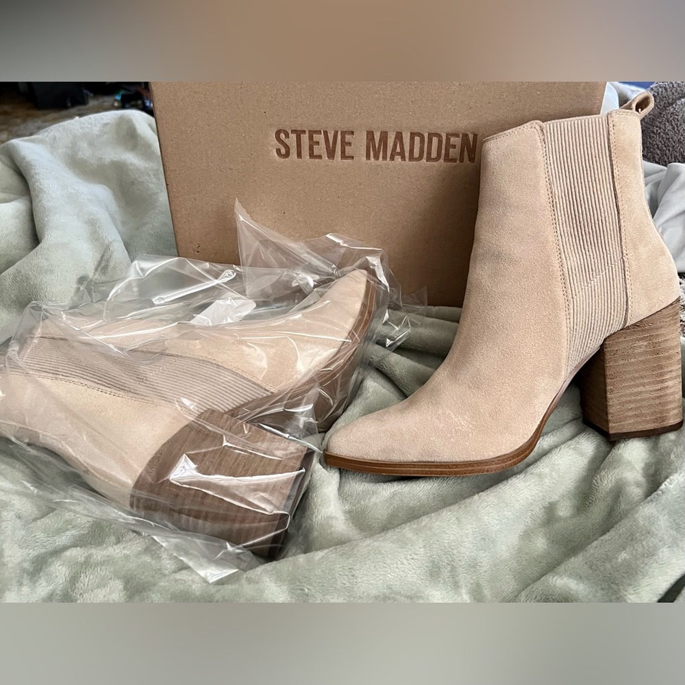 Brand NEW in box size 10 Steve Madden tan booties! Beautiful!